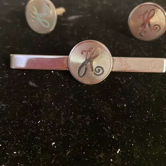 Vintage MCM 1960s matching polished silver tone monogrammed tie clip cuff links - Picture 4 of 9